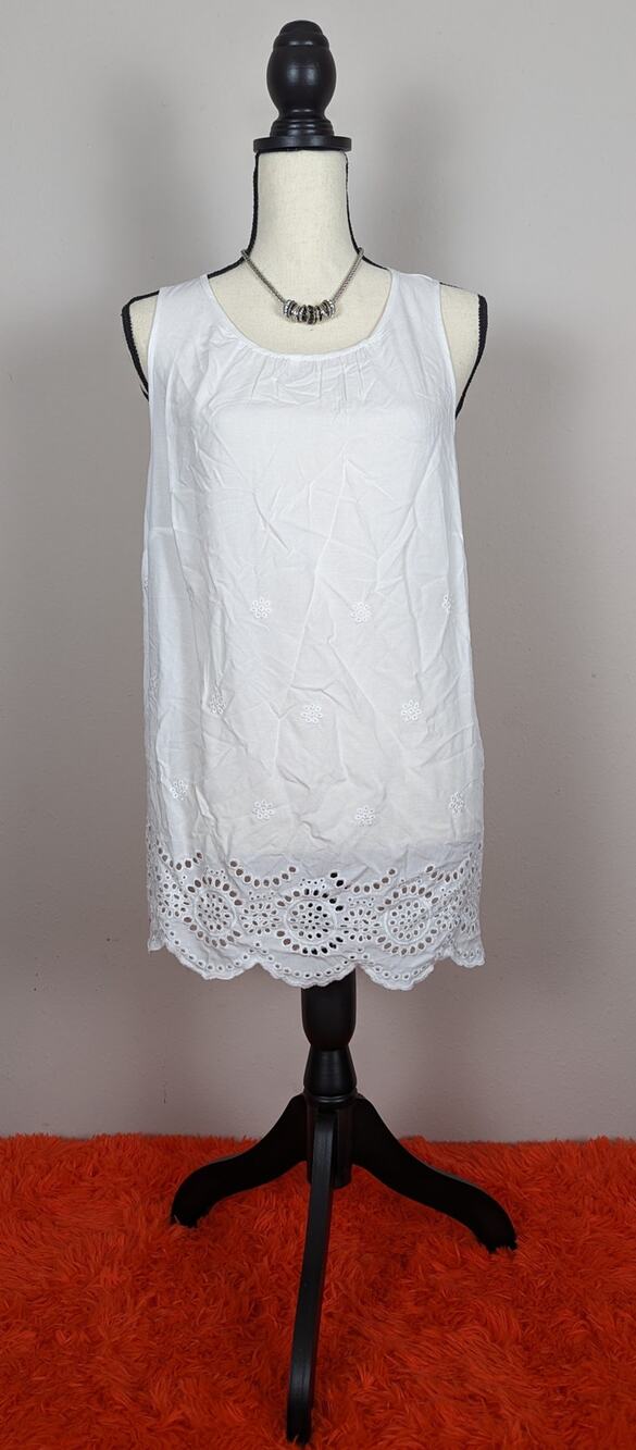 NWT Ava & Viv Fresh White Embroidered Floral Eyelet Sleeveless Tank Top Blouse X